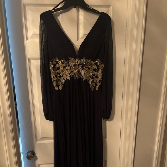 Betsy & Adam Dresses & Skirts - Betsy & Adam Navy Blue Chiffon Gown w/ Gold Embroidered Bodice – Size 6